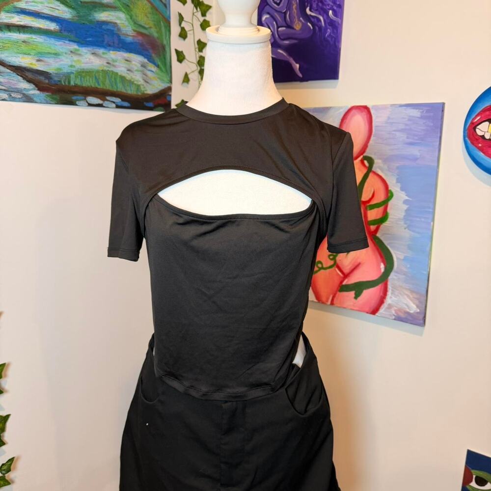 Hm black cut out crop top